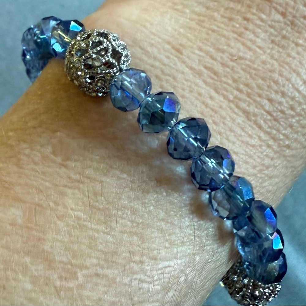 π§π»ββοΈ ViVI Blue Faceted Crystal Bracelet with Silver Tone Balls - Picture 3 of 8